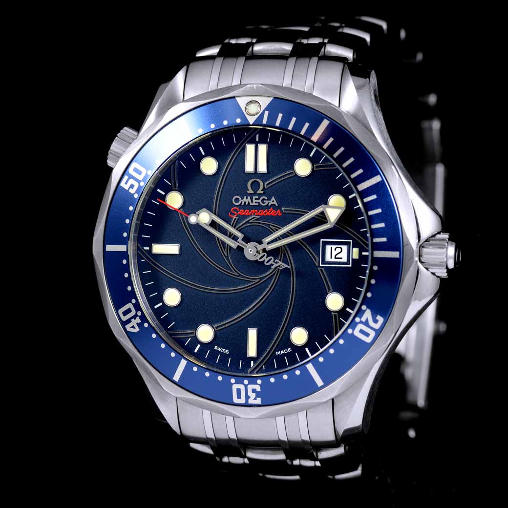นาฬิกา Omega "Unpolished" Seamaster Casino Royale James Bond Limited Edition Co-Axial หน้าปัดสีกรมท่า เกลียวกระสุน ขอบฟิล์มเดิม ตัวเรือนไม่เคยขัด สายเหล็กแท้ กล่อง ใบครบ นาฬิกาปี2006 Automatic ขนาด 41 mm