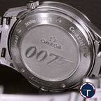 นาฬิกา Omega "Unpolished" Seamaster Casino Royale James Bond Limited Edition Co-Axial หน้าปัดสีกรมท่า เกลียวกระสุน ขอบฟิล์มเดิม ตัวเรือนไม่เคยขัด สายเหล็กแท้ กล่อง ใบครบ นาฬิกาปี2006 Automatic ขนาด 41 mm