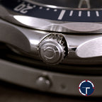 นาฬิกา Omega "Unpolished" Seamaster Casino Royale James Bond Limited Edition Co-Axial หน้าปัดสีกรมท่า เกลียวกระสุน ขอบฟิล์มเดิม ตัวเรือนไม่เคยขัด สายเหล็กแท้ กล่อง ใบครบ นาฬิกาปี2006 Automatic ขนาด 41 mm