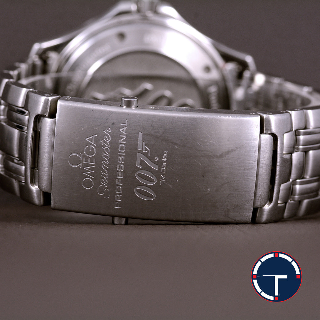 นาฬิกา Omega "Unpolished" Seamaster Casino Royale James Bond Limited Edition Co-Axial หน้าปัดสีกรมท่า เกลียวกระสุน ขอบฟิล์มเดิม ตัวเรือนไม่เคยขัด สายเหล็กแท้ กล่อง ใบครบ นาฬิกาปี2006 Automatic ขนาด 41 mm
