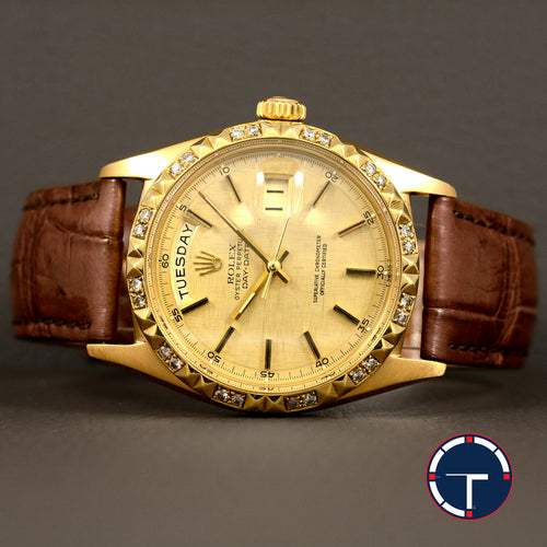 **HOLD** นาฬิกา Rolex Day-Date Ref.1803 หน้าปัดลายผ้าสีทอง ขอบทองคำพีระมิด18Kประดับเพชร(ทำใหม่) ตัวเรือนทองคำ18K นาฬิกาปี1968 Automatic ขนาด 36 mm