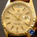นาฬิกา Rolex Day-Date Ref.1803 หน้าปัดลายผ้าสีทอง ขอบทองคำพีระมิด18Kประดับเพชร(ทำใหม่) ตัวเรือนทองคำ18K นาฬิกาปี1968 Automatic ขนาด 36 mm