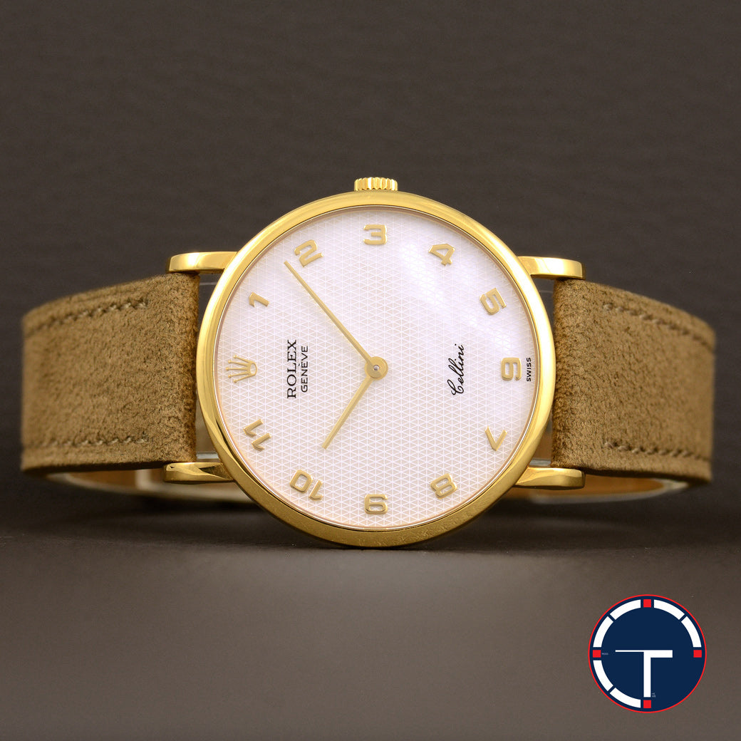 นาฬิกา Rolex "Unpolished" Cellini Ref.5112 หน้าปัดสีขาวมุก หลักชั่วโมงเลขอารบิก ตัวเรือนทองคำ18Kทรงกลม "ไม่เคยขัด" หัวเข็มขัดแท้ นาฬิกาปี1999 ไขลาน(Manual Winding) ขนาด 31 mm