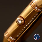 นาฬิกา Jaeger-Lecoultre "Unpolished" Reverso Duoface Ref.266.244 หน้าที่1หน้าปัดมุกวงตรงกลางกิโยเช่(Guilloché) และหน้าที่2หน้าปัดมุก ขอบประดับเพชร ตัวเรือนทองคำ18K"ไม่เคยขัด" สายหนังแท้ หัวเข็มขัดแท้ ไขลาน ขนาด 21x33 mm