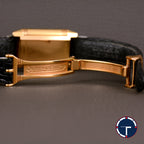นาฬิกา Jaeger-Lecoultre "Unpolished" Reverso Duoface Ref.266.244 หน้าที่1หน้าปัดมุกวงตรงกลางกิโยเช่(Guilloché) และหน้าที่2หน้าปัดมุก ขอบประดับเพชร ตัวเรือนทองคำ18K"ไม่เคยขัด" สายหนังแท้ หัวเข็มขัดแท้ ไขลาน ขนาด 21x33 mm
