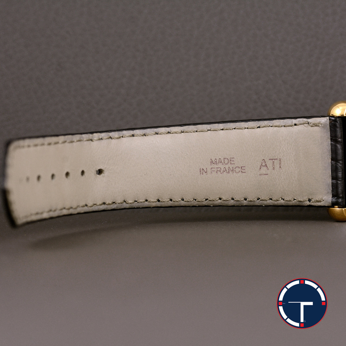 นาฬิกา Cartier Tank Solo watch 18K Yellow Gold หน้าปัดสีขาว หลักชั่วโมงเลขโรมัน สายหนังแท้ หัวเข็มขัดแท้ Quartz ขนาด 27.4x34.8 mm (Size L)