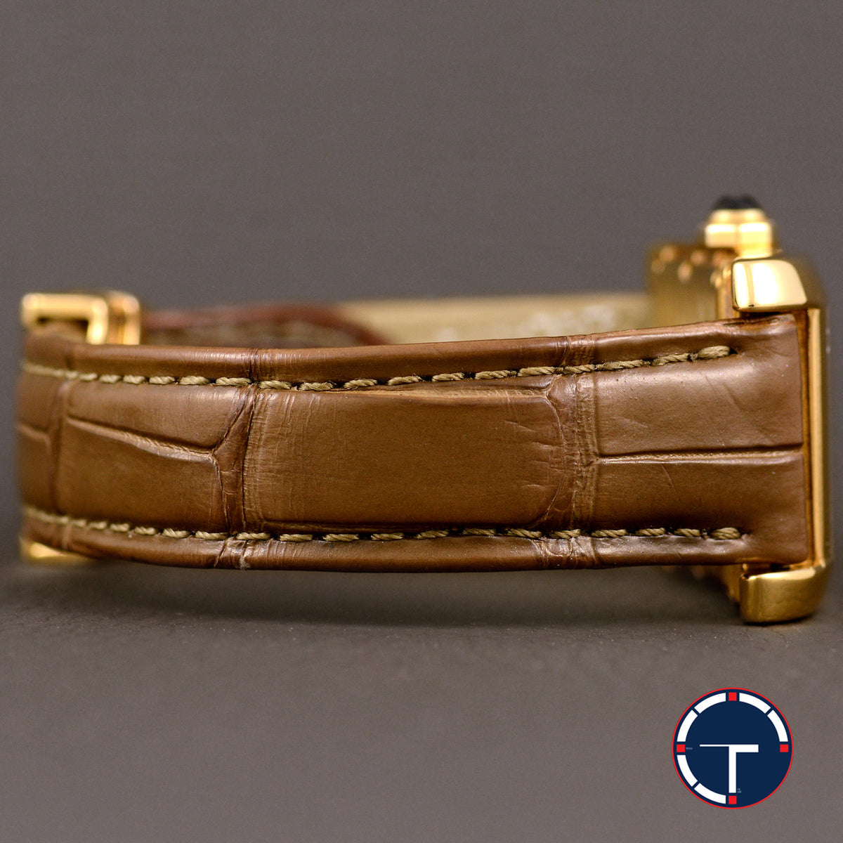 นาฬิกา Cartier Tank Américaine 18K Yellow Gold หน้าปัดสีครีม ตัวเรือนทองคำ18K สายหนังแท้ หัวเข็มขัดแท้ทองคำ18K Quartz ขนาด 22.5x41.5(Size M)