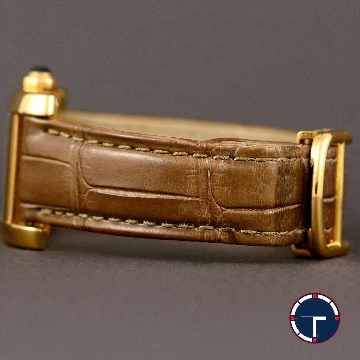 นาฬิกา Cartier Tank Américaine 18K Yellow Gold หน้าปัดสีครีม ตัวเรือนทองคำ18K สายหนังแท้ หัวเข็มขัดแท้ทองคำ18K Quartz ขนาด 22.5x41.5(Size M)