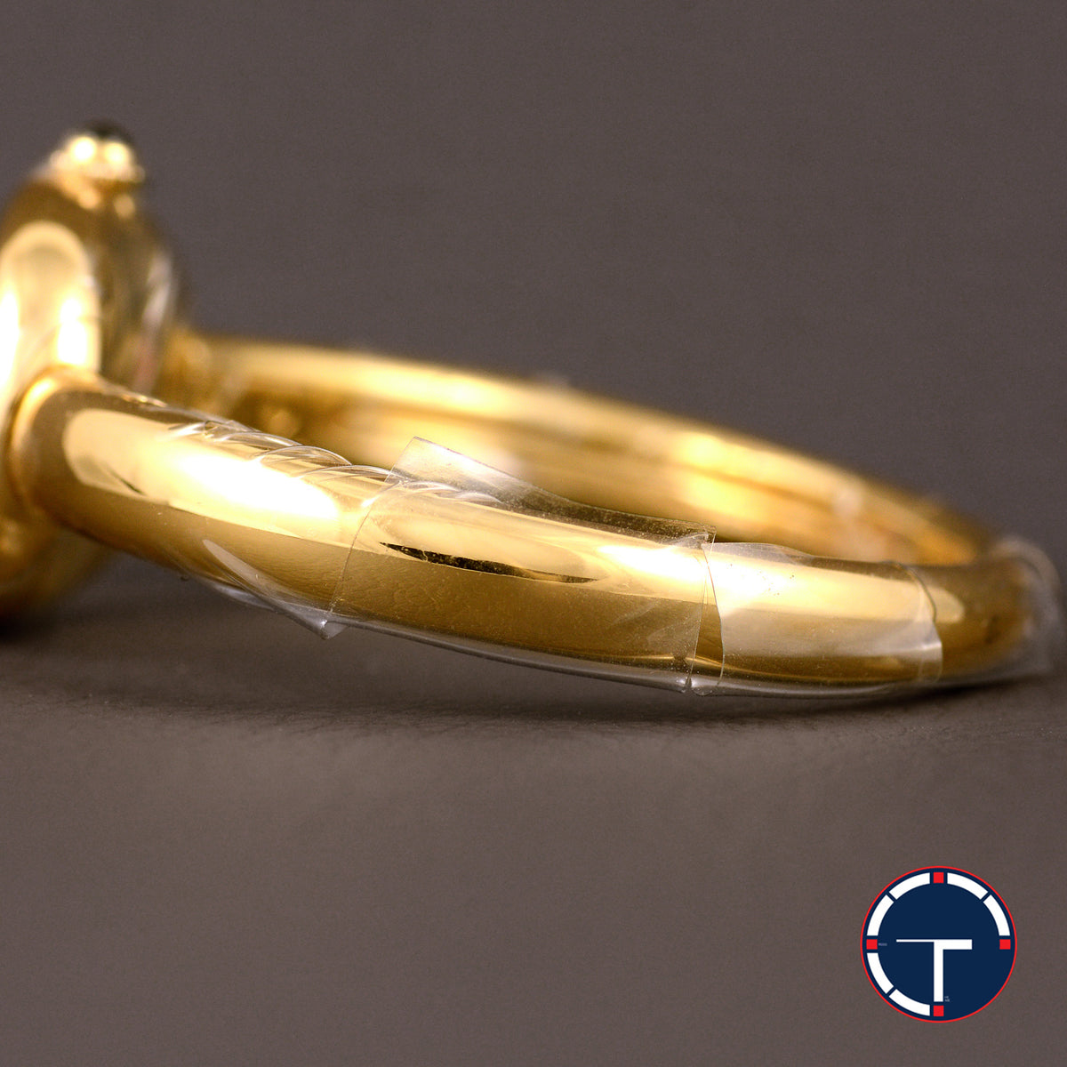 นาฬิกา Cartier Baignoire de Cartier 18K Yellow Gold หน้าปัดสีครีม หลักชั่วโมงเลขโรมัน ตัวเรือนและสายทองคำ18K กล่อง+ใบ นาฬิกาปี2026 Quartz ขนาด 31.4x23.1 mm Size S