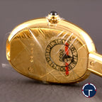 นาฬิกา Cartier Baignoire de Cartier 18K Yellow Gold หน้าปัดสีครีม หลักชั่วโมงเลขโรมัน ตัวเรือนและสายทองคำ18K กล่อง+ใบ นาฬิกาปี2026 Quartz ขนาด 31.4x23.1 mm Size S