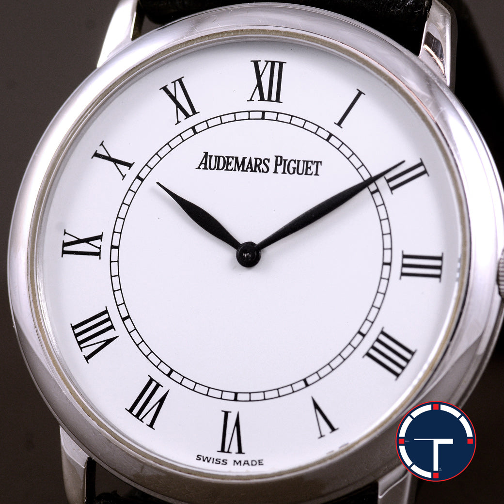 นาฬิกา Audemars Piguet(AP) Jules Audemars White Gold 18K หน้าปัดสีขาว หลักชั่วโมงเลขโรมัน ตัวเรือนทองคำขาว18K สายหนังแท้ หัวเข็มขัดแท้ ไขลาน(Manual Winding) ขนาด 34 mm