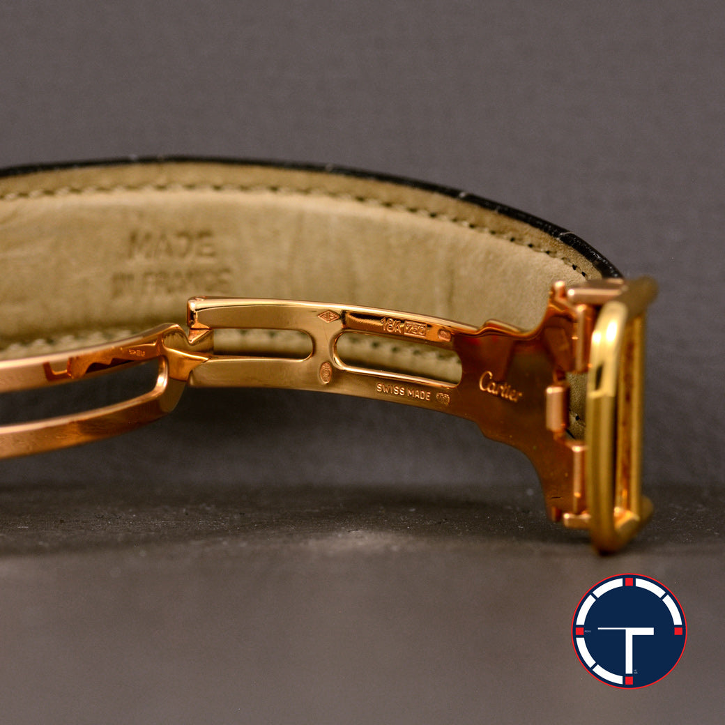 นาฬิกา Cartier "Unpolished" Ronde Louis Ref.0900 Yellow Gold18K หน้าปัดสีขาว หลักชั่วโมงเลขโรมัน ตัวเรือนทองคำ18K สายหนังแท้ หัวเข็มขัดแท้ ไขลาน(Manual Winding) ขนาด 34 mm