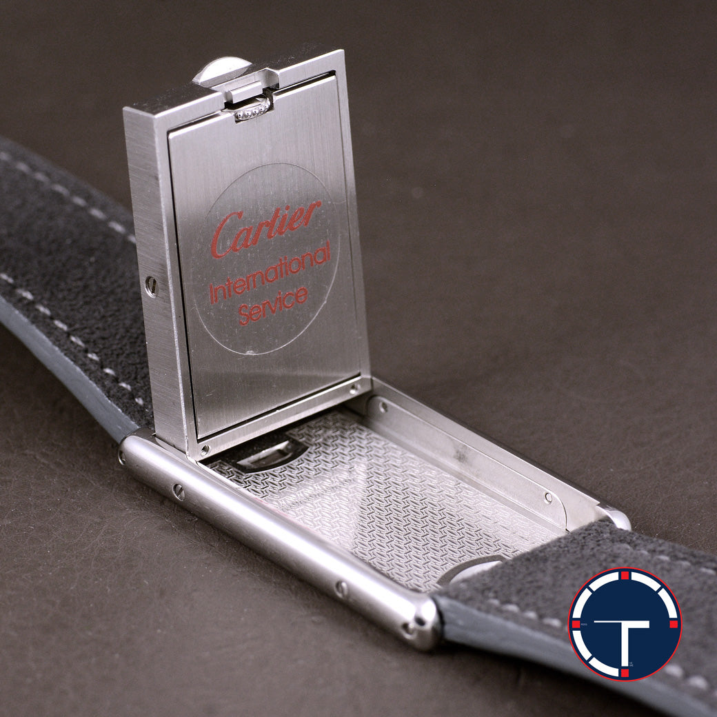 นาฬิกา Cartier Tank Basculante(บาส-คู-แลน-เต้) Ref.2390 หน้าปัดสีขาวลายGuilloché(กิโยเช่) หลักชั่วโมงเลขโรมัน หัวเข็มขัดแท้ ไขลาน ขนาด 38x25 mm