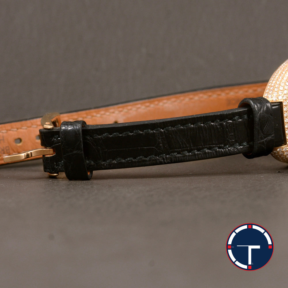 นาฬิกา Hermes Galop d'Hermès หน้าปัดหินOnyx ตัวเรือนทองชมพู18K ฝั่งเพชรหน้าปัด72เม็ด รอบตัวเรือน412เม็ด สายหนังจระเข้Hermes หัวเข็มขัดแท้ มีกล่อง Quartz ขนาด 40x26 mm