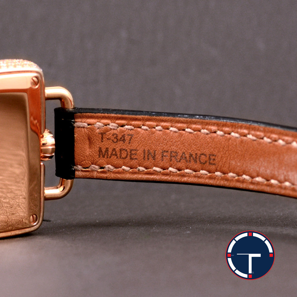 นาฬิกา Hermes Galop d'Hermès หน้าปัดหินOnyx ตัวเรือนทองชมพู18K ฝั่งเพชรหน้าปัด72เม็ด รอบตัวเรือน412เม็ด สายหนังจระเข้Hermes หัวเข็มขัดแท้ มีกล่อง Quartz ขนาด 40x26 mm