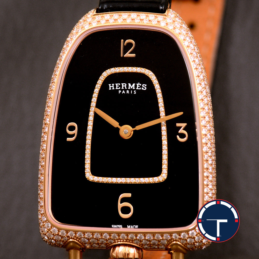 นาฬิกา Hermes Galop d'Hermès หน้าปัดหินOnyx ตัวเรือนทองชมพู18K ฝั่งเพชรหน้าปัด72เม็ด รอบตัวเรือน412เม็ด สายหนังจระเข้Hermes หัวเข็มขัดแท้ มีกล่อง Quartz ขนาด 40x26 mm