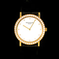 นาฬิกา Patek Philippe Calatrava Ref.5006 หน้าปัดสีขาว หลักชั่วโมงเพรชเล็กแท้ ขอบเพชรแท้ ตัวเรือนทองคำ18K สายหนังแท้ หัวเข็มขัดแท้ ไขลาน ขนาด 33.5 mm
